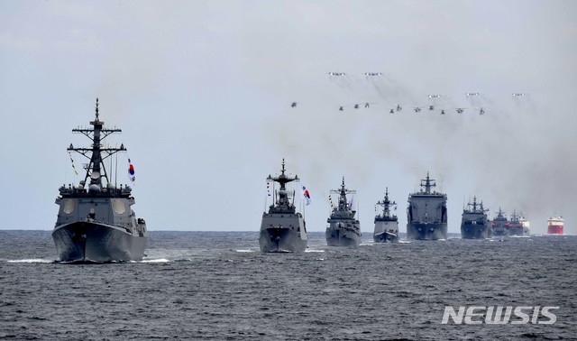 ▲ 지난 9일 제주인근해상에서 2018 해군국제관함식 해상 리허설이 열리고 있다. ⓒ 뉴시스