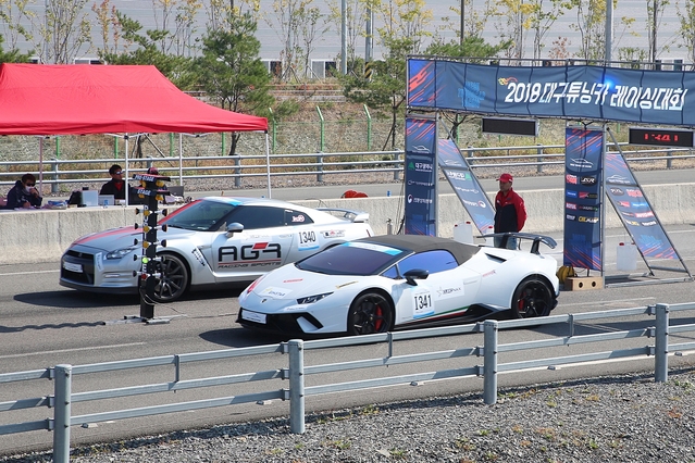 ▲ 14일 지능형자동차부품 시험장에서 ‘2018 대구 튜닝카 레이싱 대회’가 개최됐다.ⓒ대구시
