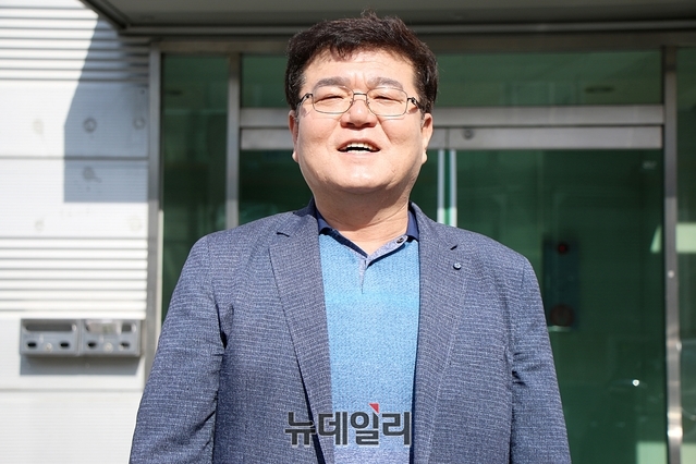 ▲ 영동테크 이영석 대표가 지난 10일 본지와의 인터뷰에 앞서 환하게 웃고 있다.ⓒ뉴데일리
