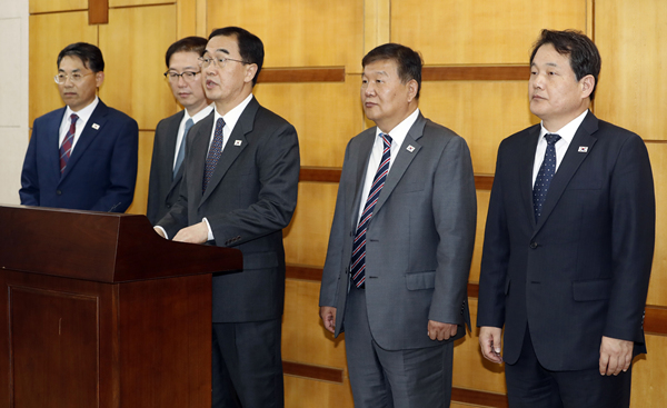 ▲ 15일 판문점에서 열린 남북고위급회담에 참석했던 우리 측 대표단. ⓒ뉴시스 DB