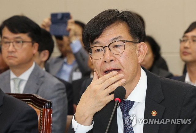 ▲ 15일 국감에 출석한 김상조 공정거래위원장 ⓒ연합뉴스 제공