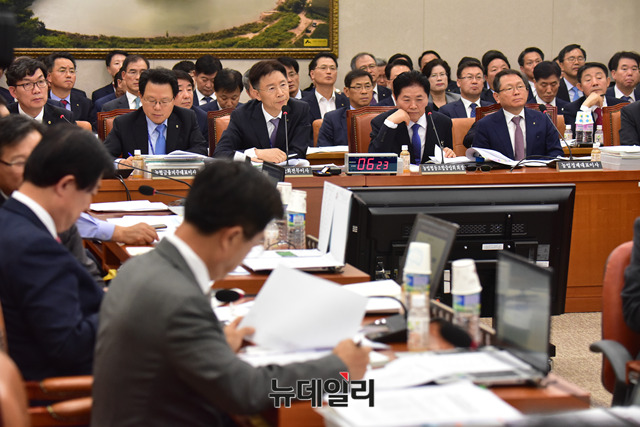 ▲ 국회 농림축산식품해양수산위원회가 16일 농협에 대한 국정감사를 진행하고 있다. ⓒ뉴데일리 이종현기자