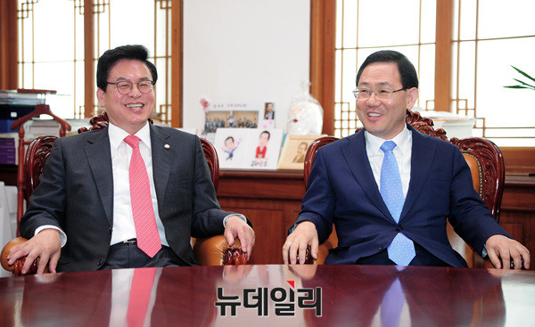 자유한국당 차기 당대표 후보 명단에 오른 정우택 의원과 주호영 의원. ⓒ뉴데일리 공준표 기자