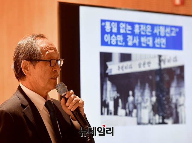 ▲ 인보길 이승만포럼 공동대표(뉴데일리미디어그룹 대표)가 16일 오후 서울 중구 정동제일교회 아펜젤러홀에서 '제92회 이승만포럼' 연사로 참석한 모습.ⓒ뉴데일리 정상윤 기자