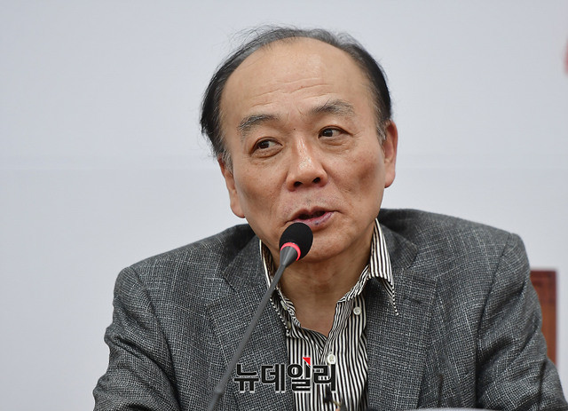 ▲ 전원책 자유한국당 조직강화특별위원. ⓒ뉴데일리 정상윤 기자