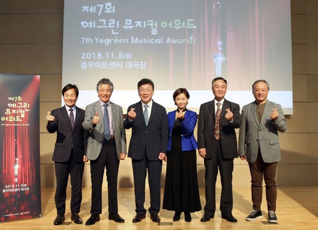 ▲ (왼쪽부터) 한진섭 조직위원, 최창주 조직위원, 김승업 공동조직위원장, 이유리 공동조직위원장, 강대진 조직위원, 송용태 조직위원.ⓒ충무아트센터