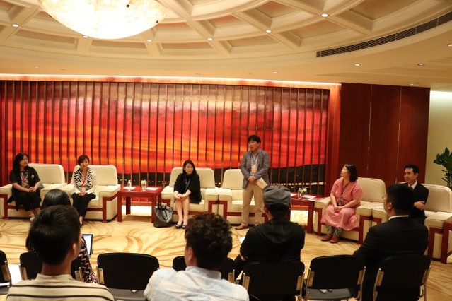 ▲ '2018 K-뮤지컬 로드쇼'에서 쇼케이스 중인 뮤지컬 '팬레터'의 배우 문태유와 김수용.ⓒ라이브