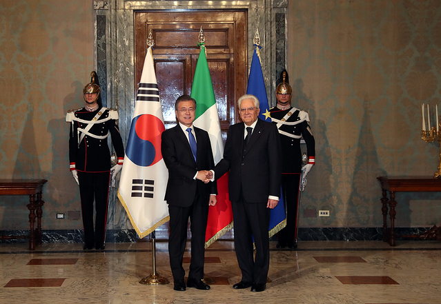 ▲ 문재인 대통령이 이탈리아 대통령궁을 방문한 모습. ⓒ청와대 제공