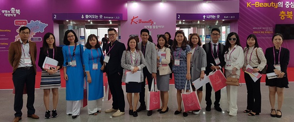 ▲ 지난 2017오송화장품뷰티박람회를 찾은 베트남 바이어들.ⓒ충북도