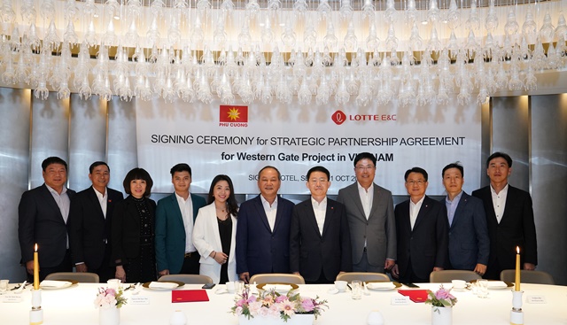 ▲ 하석주 롯데건설 사장과 끄엉 푸끄엉그룹 회장 등이 참석한 '웨스턴게이트 MOU' 체결 현장. ⓒ롯데건설