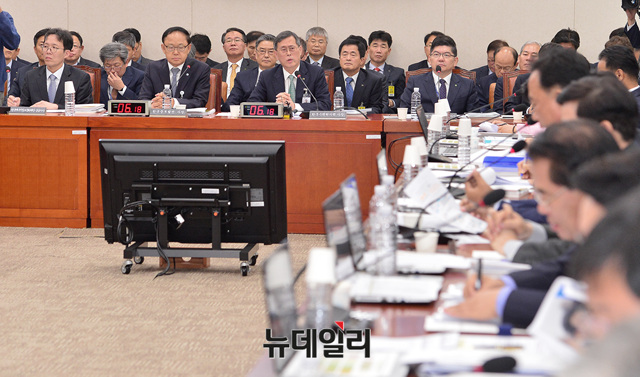 ▲ 18일 국회 산업통상자원중소벤처기업위원회는 한국수력원자력, 한국원자력환경공단, 한전원자력연료, 한국에너지정보문화재단, 한국남동발전, 한국중부발전, 한국서부발전, 한국남부발전, 한국동서발전 등 9개 기관을 대상으로 국정감사를 진행했다. ⓒ뉴데일리 공준표
