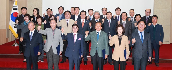 ▲ 18일 충북도내 시민사회단체가 주축이 된 ‘충북선철도 고속화 범도민 추진 준비위’가 구성됐다.ⓒ충북도