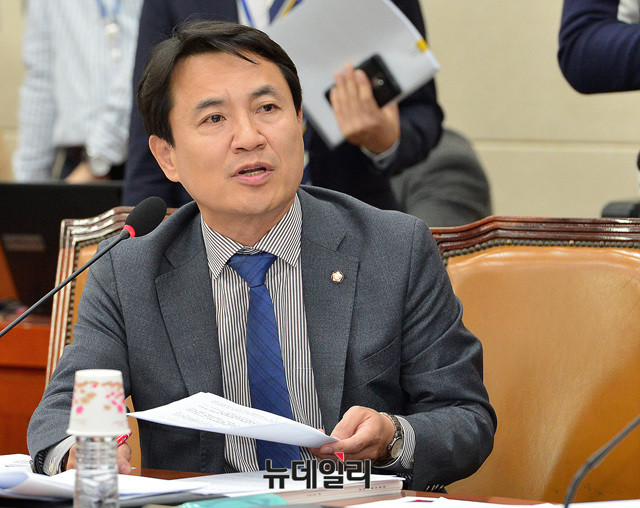 ▲ 자유한국당 김진태 의원. ⓒ뉴데일리 공준표 기자