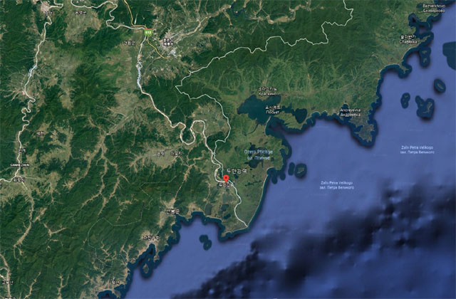 ▲ 북한이 최근 포장공사를 했다는 두만강역 일대의 위성사진. ⓒ구글어스 화면캡쳐.