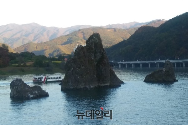 ▲ 충북 단양의 도담삼봉.ⓒ김동식 기자