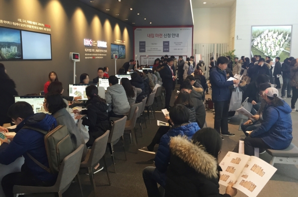 ▲ 2016년 경기 수원시 망포4지구 '영통아이파크캐슬' 분양 당시 모델하우스 모습.ⓒ현대산업개발