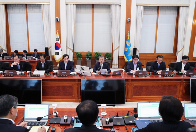 ▲ 문재인 대통령이 23일 국무회의를 주재하는 모습. ⓒ청와대 제공