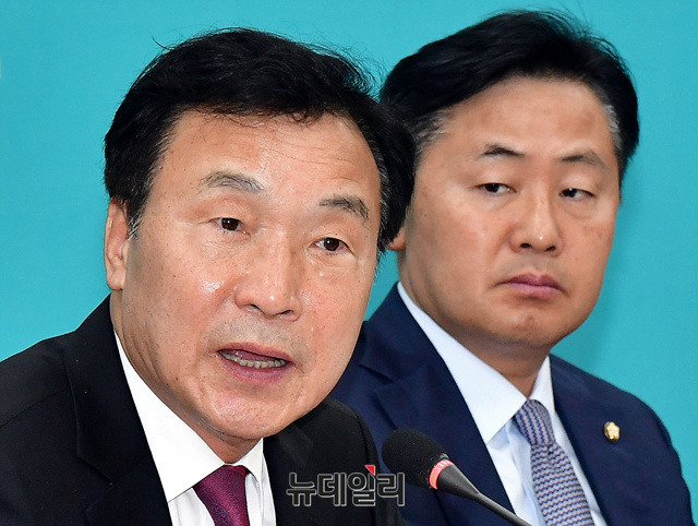 ▲ 손학규 바른미래당 대표가 15일 오전 국회에서 열린 최고위원회의에 참석해 모두발언 하고 있다. ⓒ뉴데일리 공준표 기자