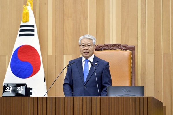 ▲ 서금택 세종시의장이 24일 본회의장에서 제52회 임시회 제2차 본회의를 주관하고 있다.ⓒ세종시의회