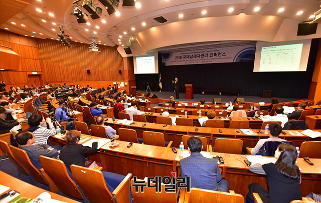 ▲ 스웨덴국제납세자권리연구소(소장 김지연)와 한국납세자연맹(회장 김선택)은 24일 서울 여의도 국회 헌정기념관에서 '2018 국제납세자권리 컨퍼런스'를 열었다. ⓒ뉴데일리 정상윤