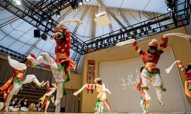 ▲ 해오름동맹 국악교류공연 창작탈극 공연 장면.ⓒ포항문화재단