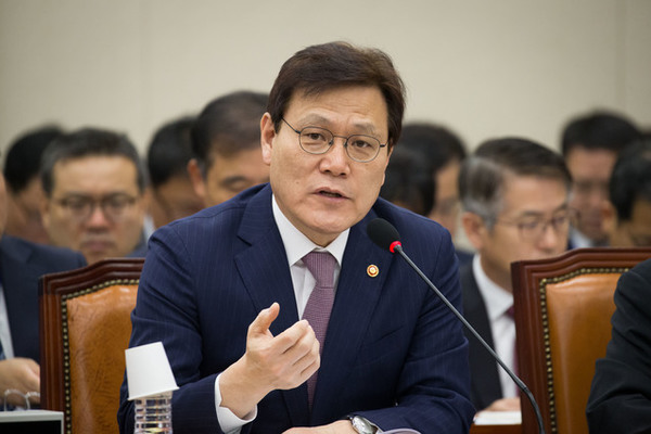 ▲ 26일 국회 정무위원회 국정 종합감사에서 최종구 금융위원장이 의원들의 질의에 답변하고 있다.ⓒ금융위원회