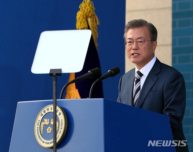 ▲ 문재인 대통령이 25일 서울 용산구 백범 김구기념관에서 열린 제73주년 경찰의 날 기념식에서 기념사를 하고 있다.ⓒ뉴시스