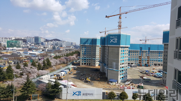 ▲ 자료사진. 본 기사와는 무관. 지난해 4월 '포항 자이' 건설 현장. ⓒ성재용 기자