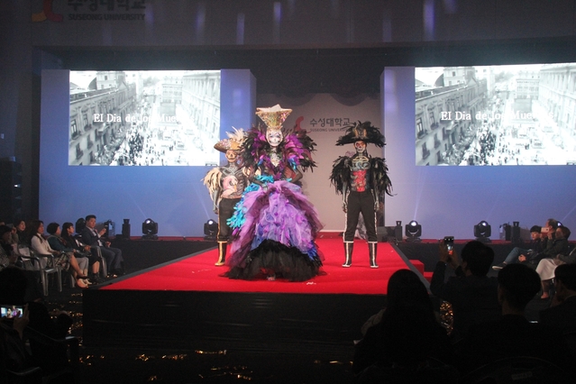 ▲ 수성대 뷰티스타일리스트과 학생들이 다목적강당 마티아관에서 뷰티쇼를 연출하고 있다.ⓒ수성대