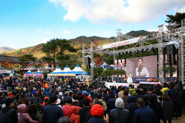 ▲ 지난 27일 부석사 일원에서 개막한 영주사과축제.ⓒ영주시