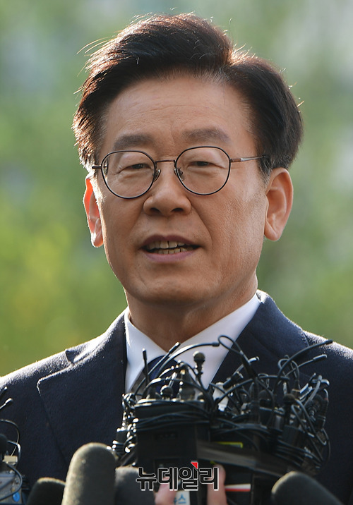 ▲ 29일 오전 경기 성남시 분당경찰서에 출석한 이재명 경기도지사의 모습. ⓒ 정상윤 기자