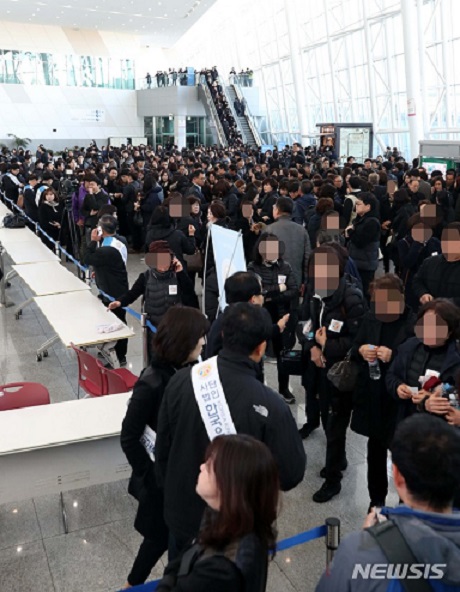 ▲ 30일 경기 일산 킨텍스에서 열린 '사립유치원 공공성 강회를 위한 대토론회'에서 한국유치원총연합회 회원들이 입장을 기다리고 있다. ⓒ뉴시스