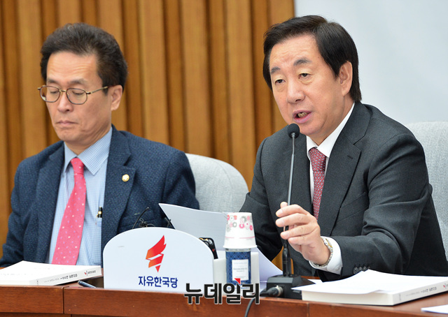▲ 자유한국당 함진규 정책위의장(왼쪽)과 김성태 원내대표. ⓒ뉴데일리 공준표 기자