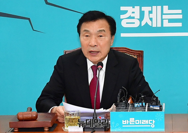 ▲ 손학규 바른미래당 대표가 15일 오전 국회에서 열린 최고위원회의에 참석해 모두발언 하고 있다. ⓒ뉴데일리 공준표 기자