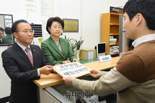 ▲ 자유한국당은 31일 조명균 통일부 장관에 대한 해임건의안을 국회 의안과에 제출했다. ⓒ뉴데일리 이종현 기자