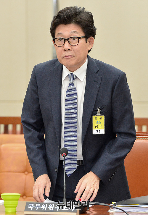 ▲ 조명래 환경부 장관 후보자가 지난 23일 국회에서 열린 환경노동위원회 인사청문회에 출석한 모습. ⓒ공준표 기자