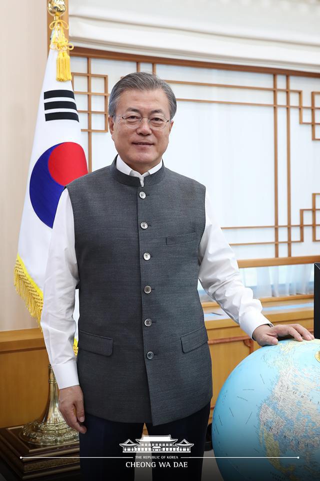 ▲ 문재인 대통령이 31일 자신의 페이스북을 통해 공개한 인도 전통의상.ⓒ 청와대 페이스북