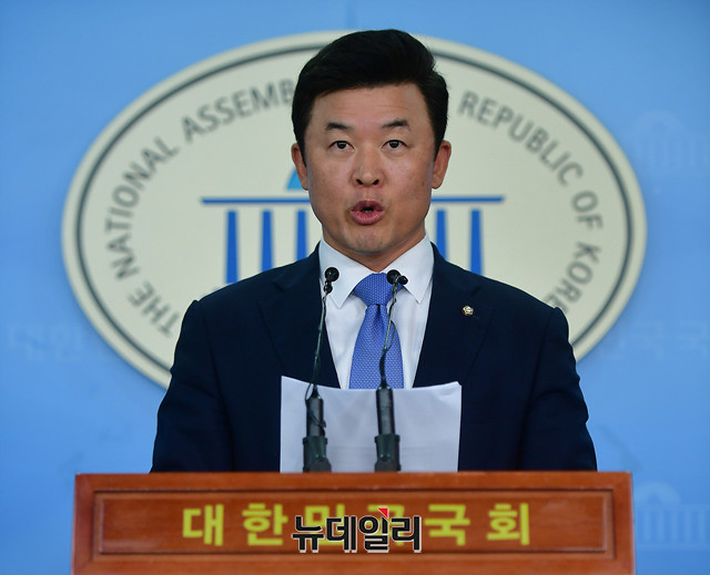 ▲ 자유한국당 윤영석 수석대변인. ⓒ뉴데일리 정상윤 기자