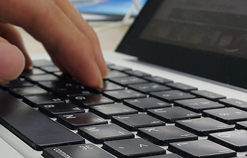 ▲ 컴퓨터, 모바일 등을 통해 교육과정 참여가 가능한 사이버대가 '원대협법' 제정을 통한 발전 방향을 기대하고 있다. ⓒ뉴데일리DB