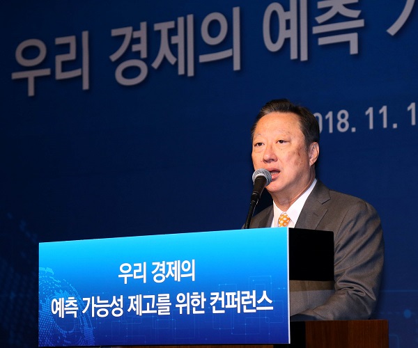 ▲ 박용만 대한상공회의소 회장이 1일 서울 중구 신라호텔에서 열린 ‘우리경제의 예측가능성 제고를 위한 콘퍼런스’에서 인사말을 하고 있다. ⓒ대한상의