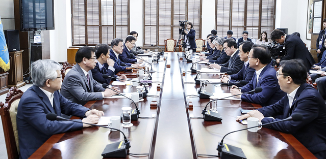 ▲ 문재인 대통령이 국가안전보장회의 (NSC)회의를 주재하는 모습. ⓒ청와대 제공