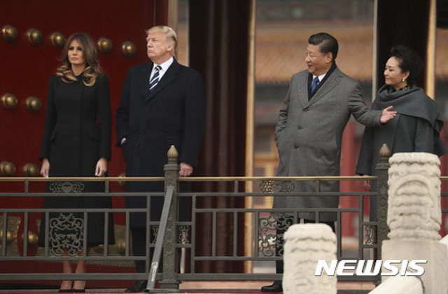 ▲ 2017년 11월 방중 당시 트럼프 美대통령 내외와 시진핑 中국가주석 내외. ⓒ뉴시스 AP. 무단전재 및 재배포 금지.