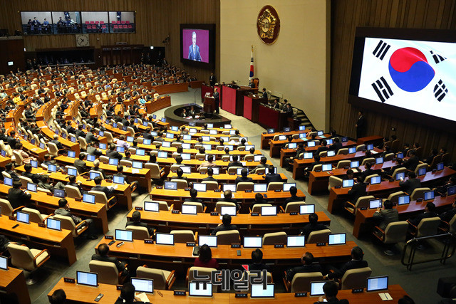 ▲ 문재인 대통령이 1일 국회 본회의장에서 내년도 예산안에 대한 시정연설을 하고 있다. ⓒ뉴데일리 이종현 기자