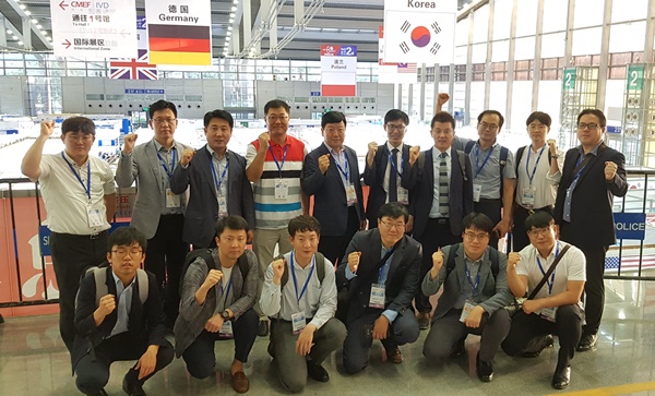 ▲ 2018중국추계국제의료기기박람회에 참석한 충북도내의료기기 수출기업 관계자들.ⓒ충북도