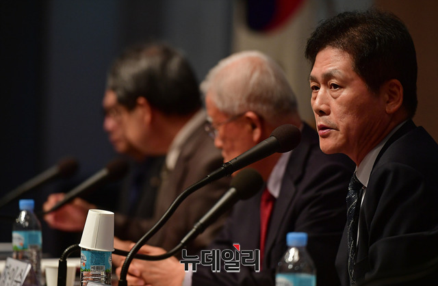 ▲ 김진 전 중앙일보 논설위원이 6일 '박정희 정신을 찾아서' 토론회에 사회자로 참석했다.ⓒ뉴데일리 정상윤 기자