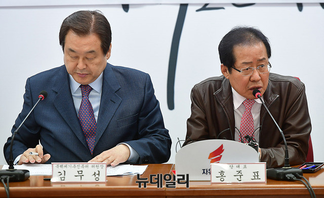 ▲ 자유한국당 홍준표 전 대표(오른쪽)와 김무성 의원. ⓒ뉴데일리 정상윤 기자