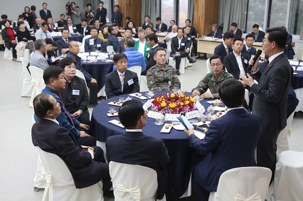 ▲ 양승조 충남도지사가 7일 논산시 방문헤 ‘도민과의 대화’ 시간을 갖고 있다.ⓒ충남도