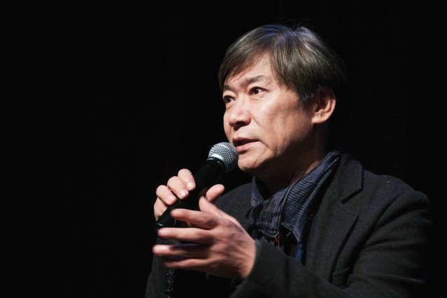 ▲ 이수인 연출이 지난 7일 예술의전당 자유소극장에서 진행된 연극 '어둠상자' 프레스콜에서 기자들의 질문에 답하고 있다.ⓒ예술의전당