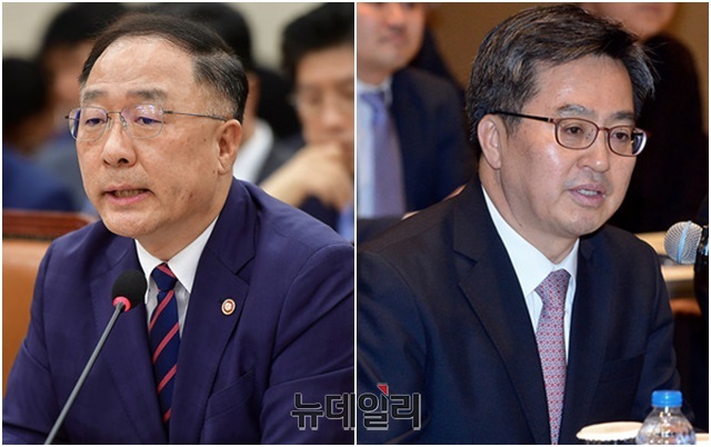 ▲ 홍남기 신임 경제부총리 겸 기획재정부 장관 후보자와 김동연 현 경제부총리 겸 기획재정부 장관. ⓒ정상윤 공준표 기자