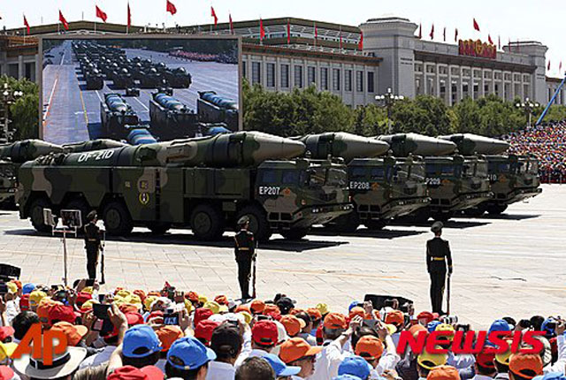 ▲ 2015년 9월 전승절 열병식에 등장한 DF-21D. 대함 탄도미사일(ASBM)로도 알려져 있다. ⓒ뉴시스. 무단전재 및 재배포 금지.